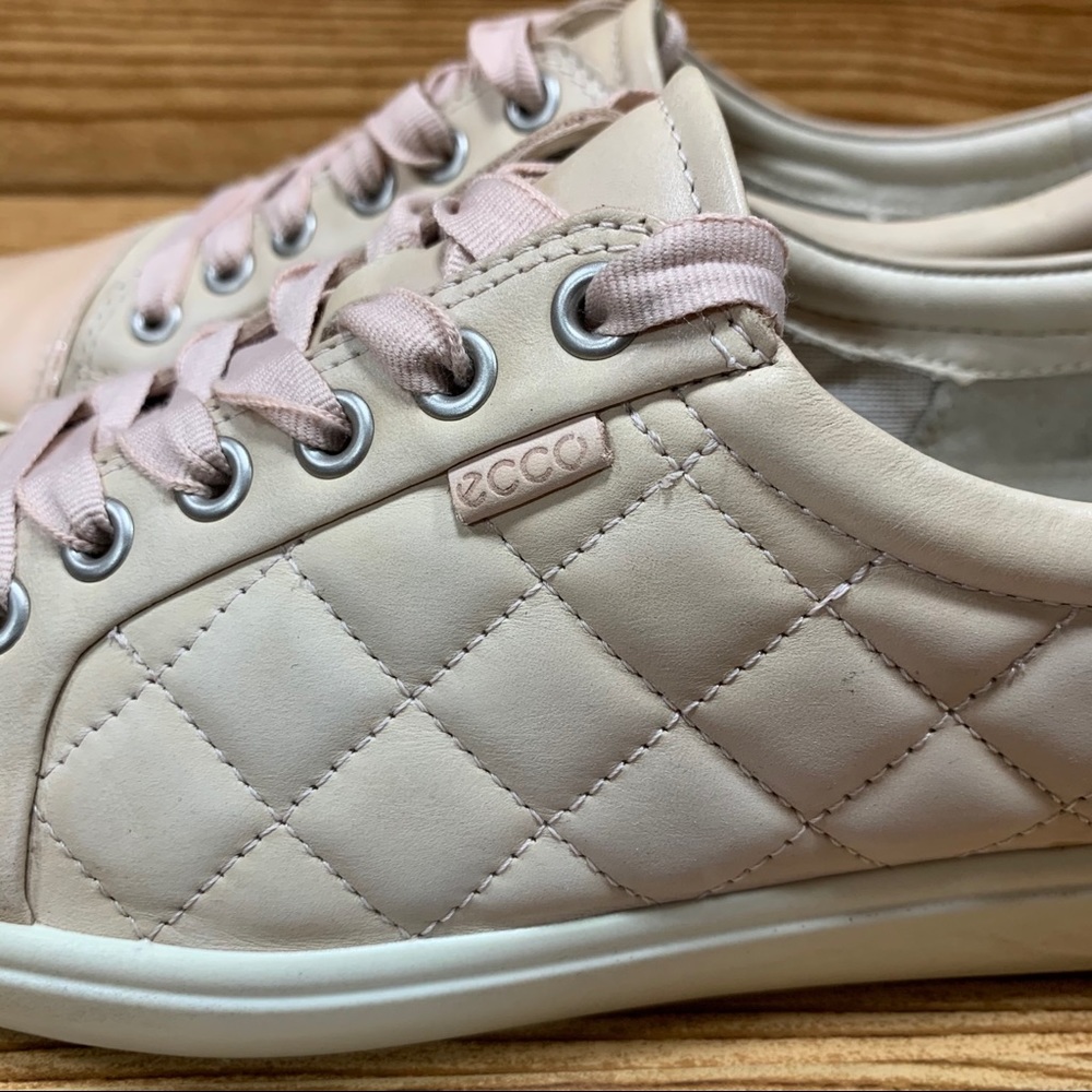 *SOLD* ECCO Women's Soft Quilted Rose Gold Pink - Picture 2 of 10